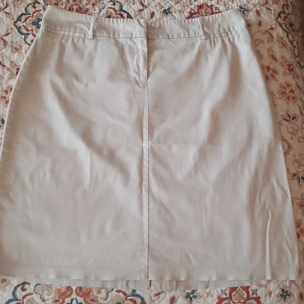 New York and Company Khaki skirt